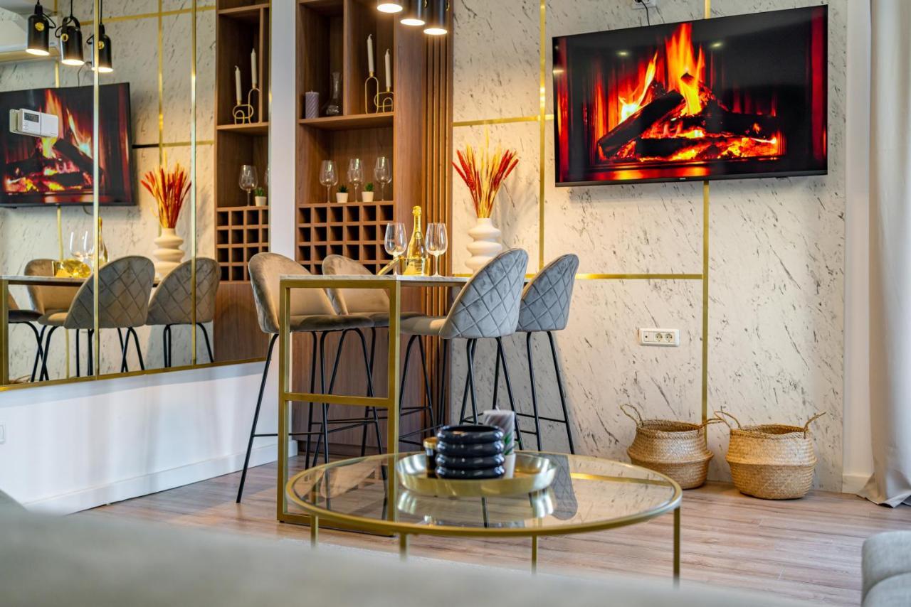 Golden View - Breathtaking Location In Bucharest Apartment Ngoại thất bức ảnh
