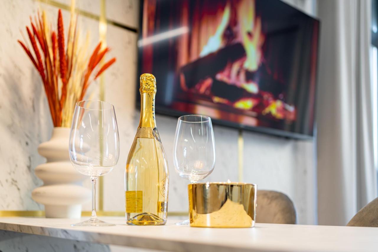 Golden View - Breathtaking Location In Bucharest Apartment Ngoại thất bức ảnh